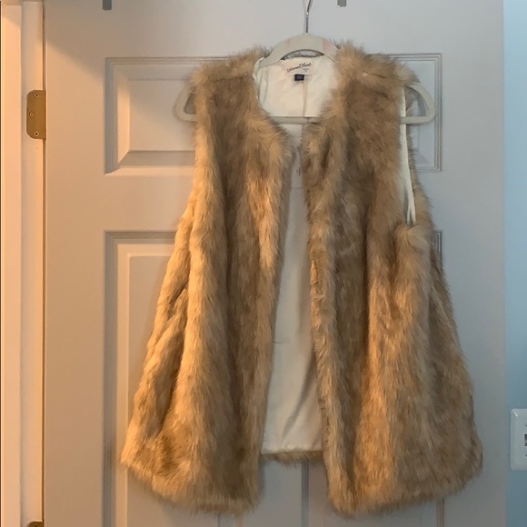 universal thread faux fur vest